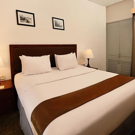 Kutabex Beachfront Hotel Кута Екстериор снимка