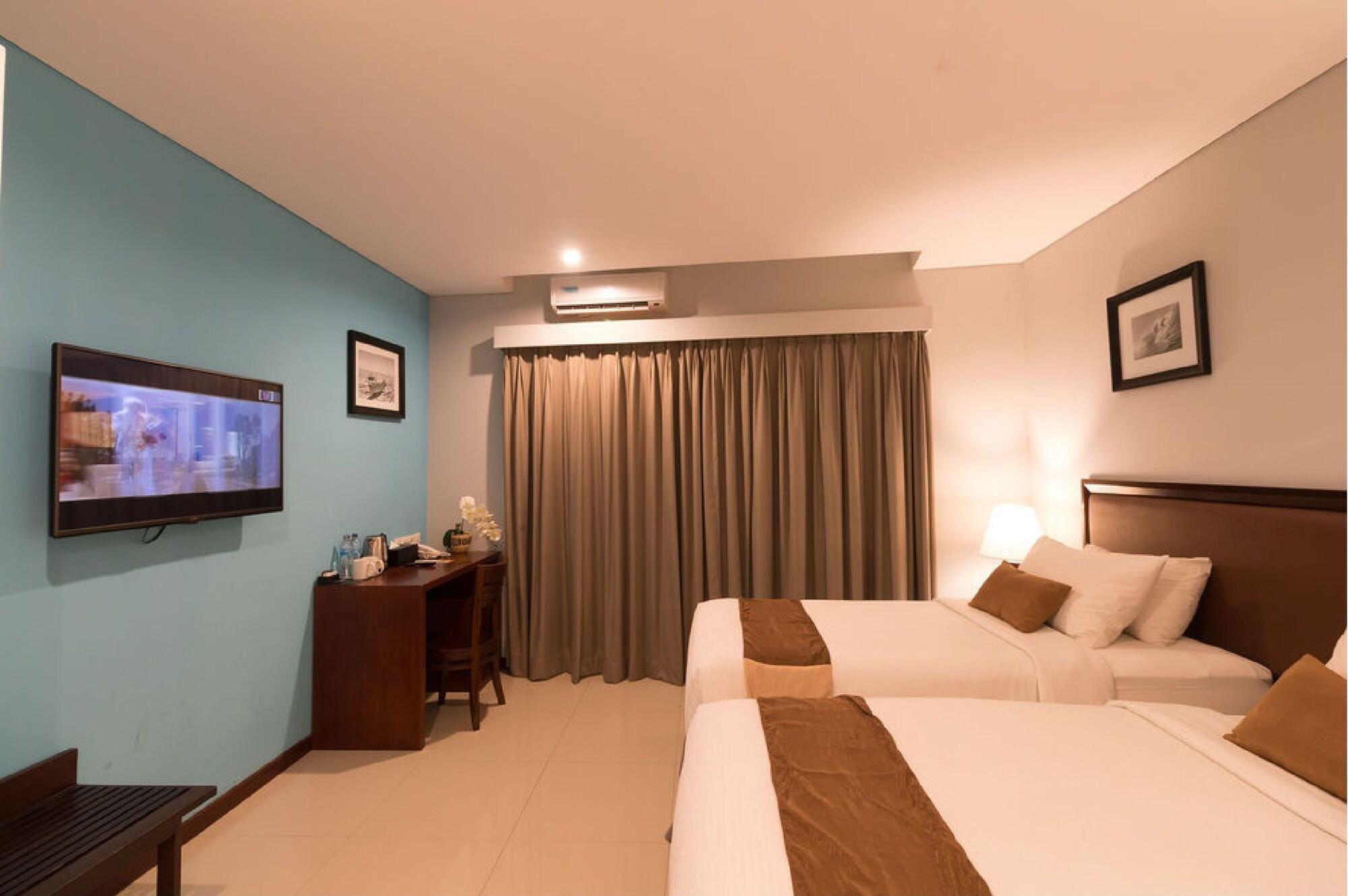 Kutabex Beachfront Hotel Кута Екстериор снимка