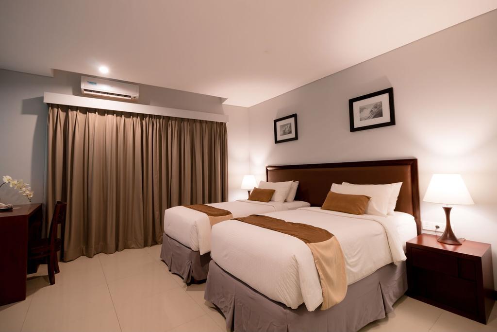 Kutabex Beachfront Hotel Кута Стая снимка