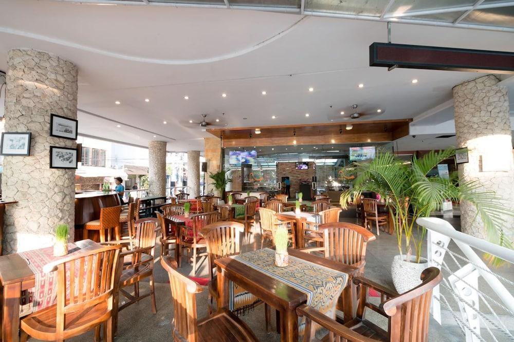 Kutabex Beachfront Hotel Кута Екстериор снимка