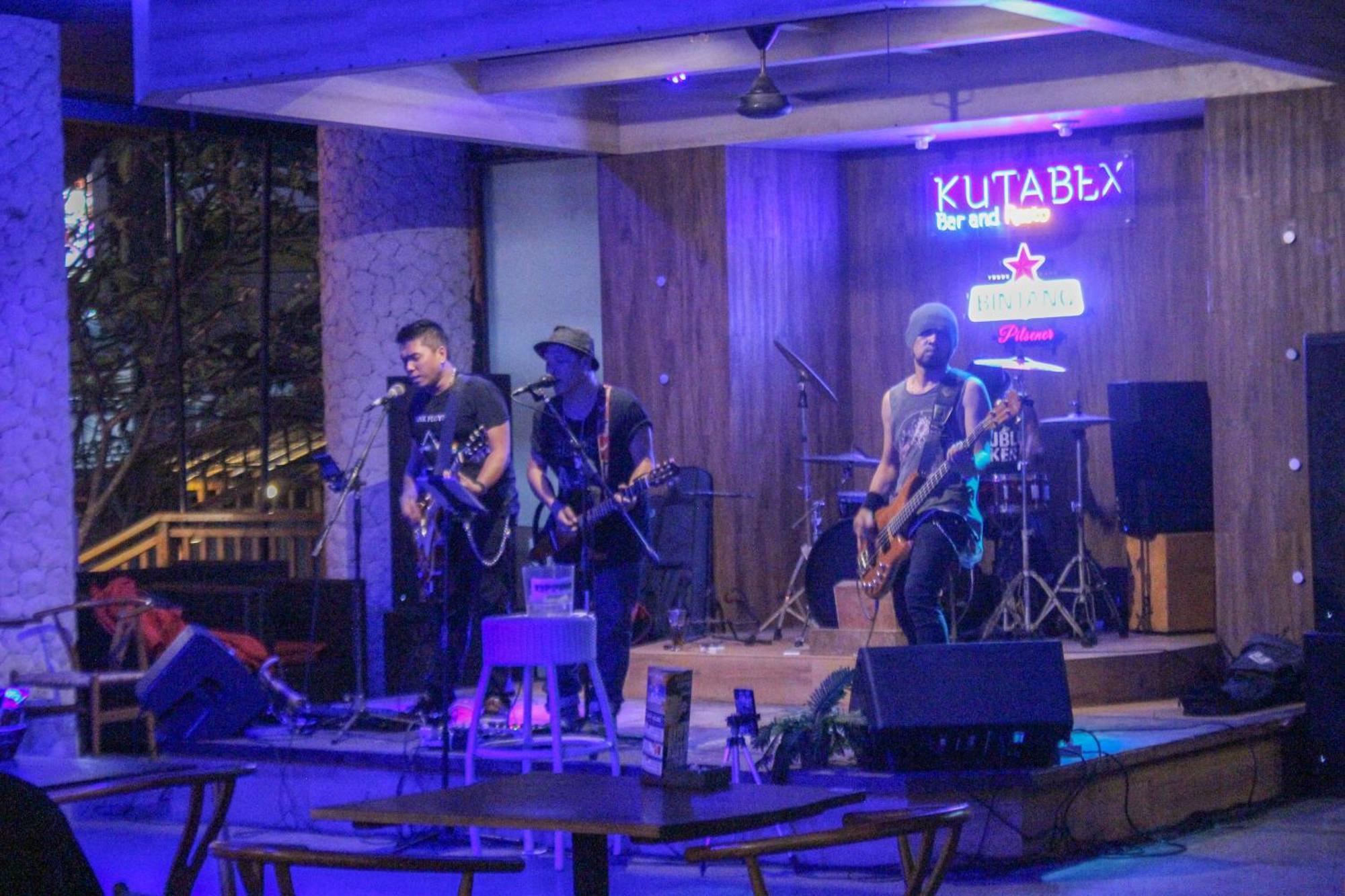 Kutabex Beachfront Hotel Кута Екстериор снимка