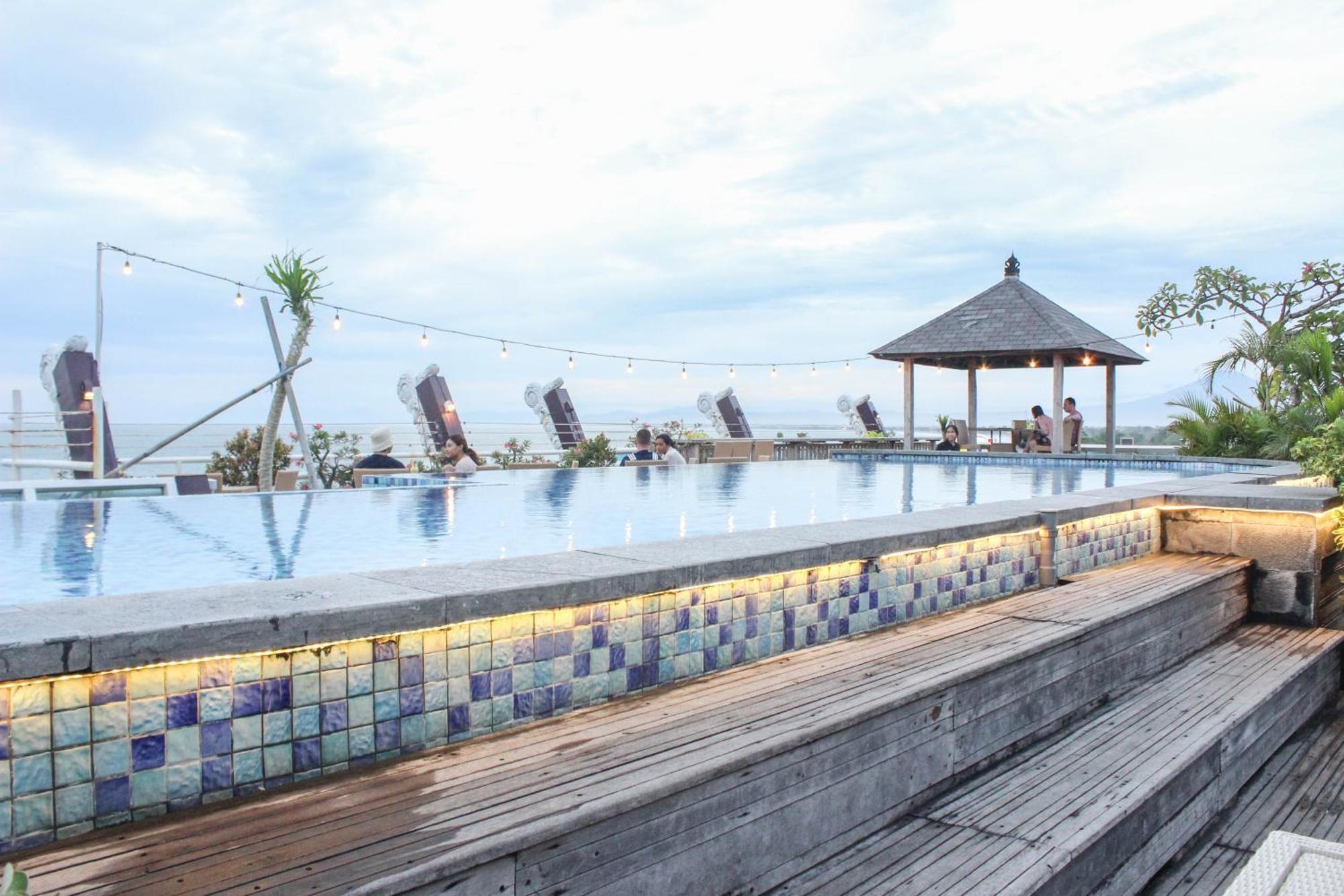 Kutabex Beachfront Hotel Кута Екстериор снимка