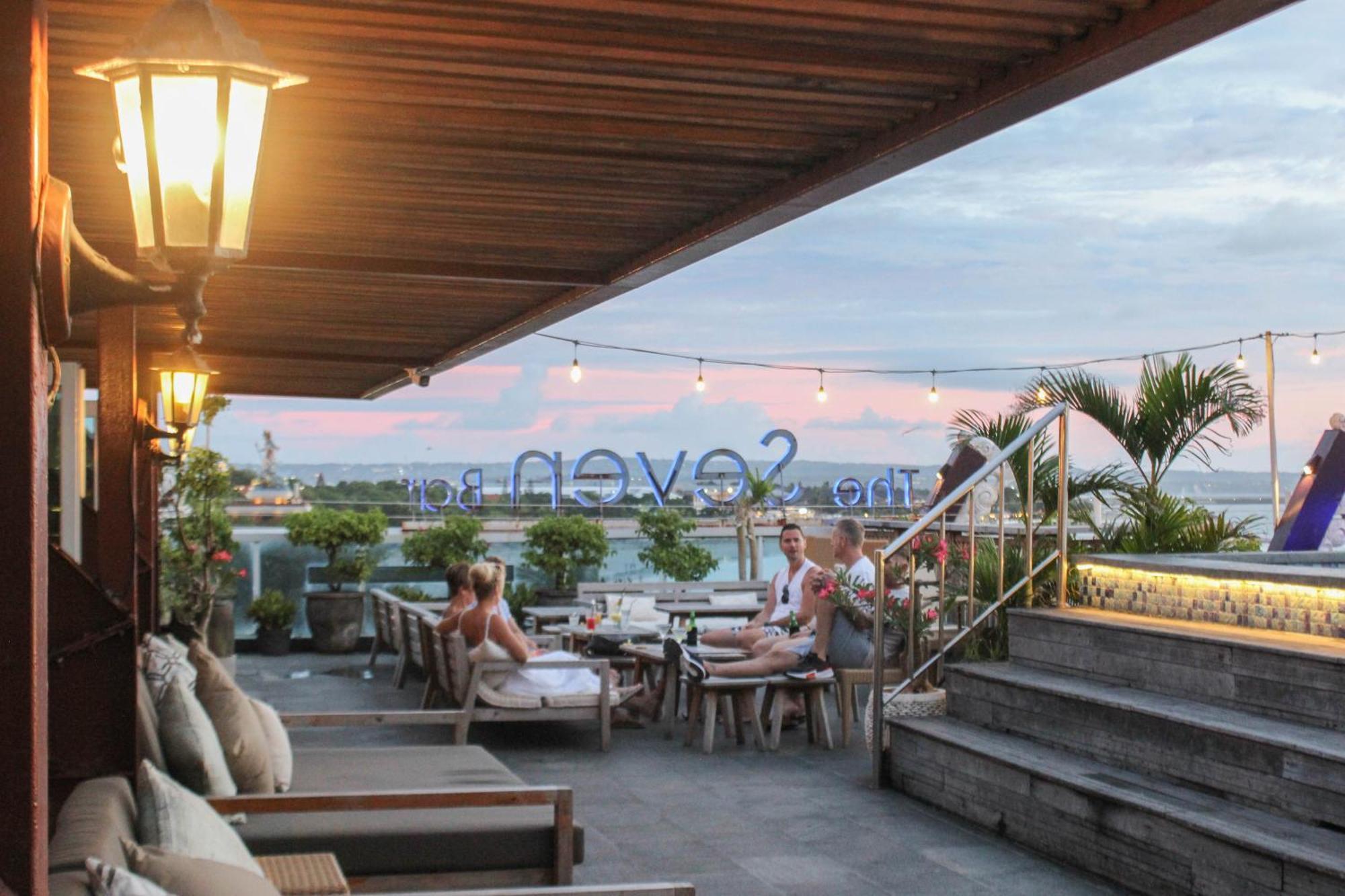 Kutabex Beachfront Hotel Кута Екстериор снимка