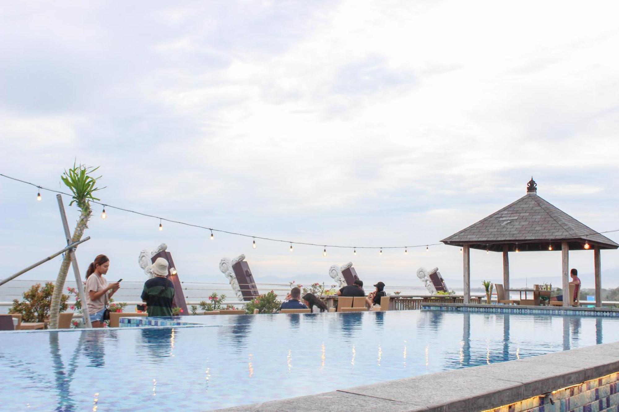 Kutabex Beachfront Hotel Кута Екстериор снимка