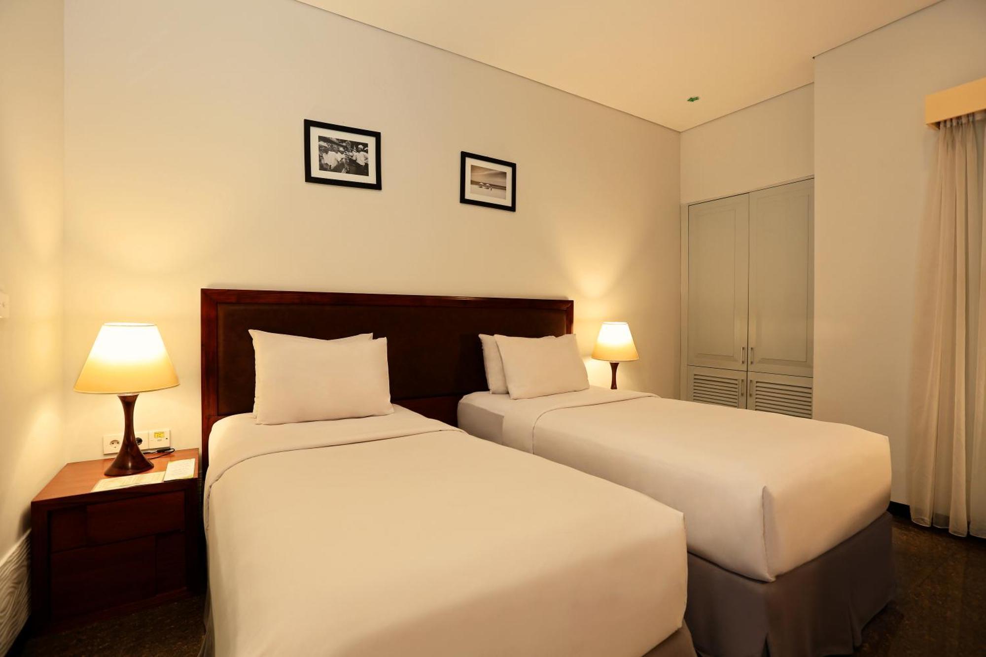 Kutabex Beachfront Hotel Кута Екстериор снимка