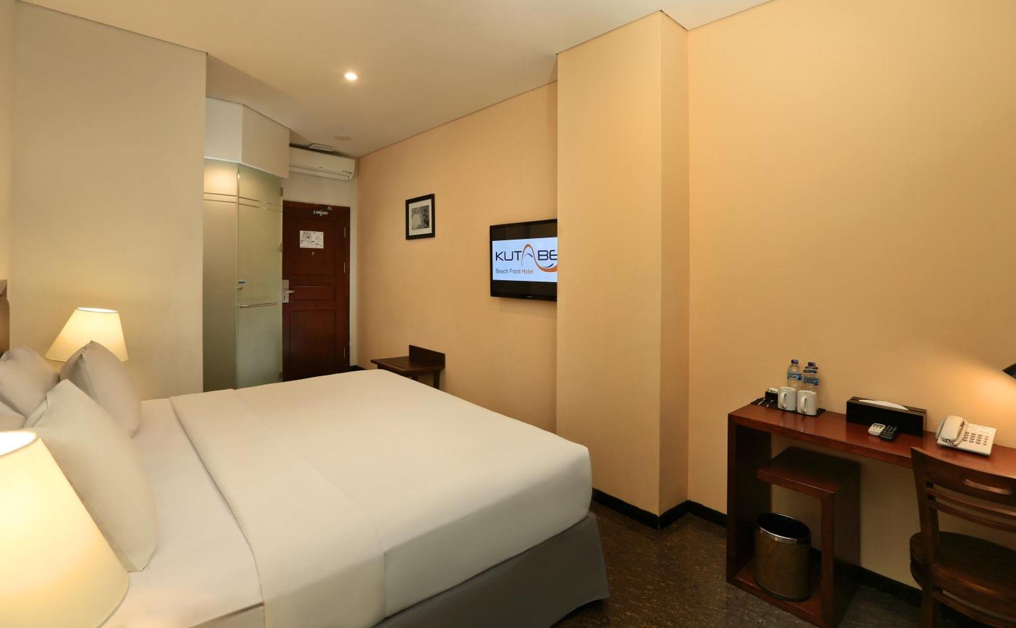 Kutabex Beachfront Hotel Кута Екстериор снимка