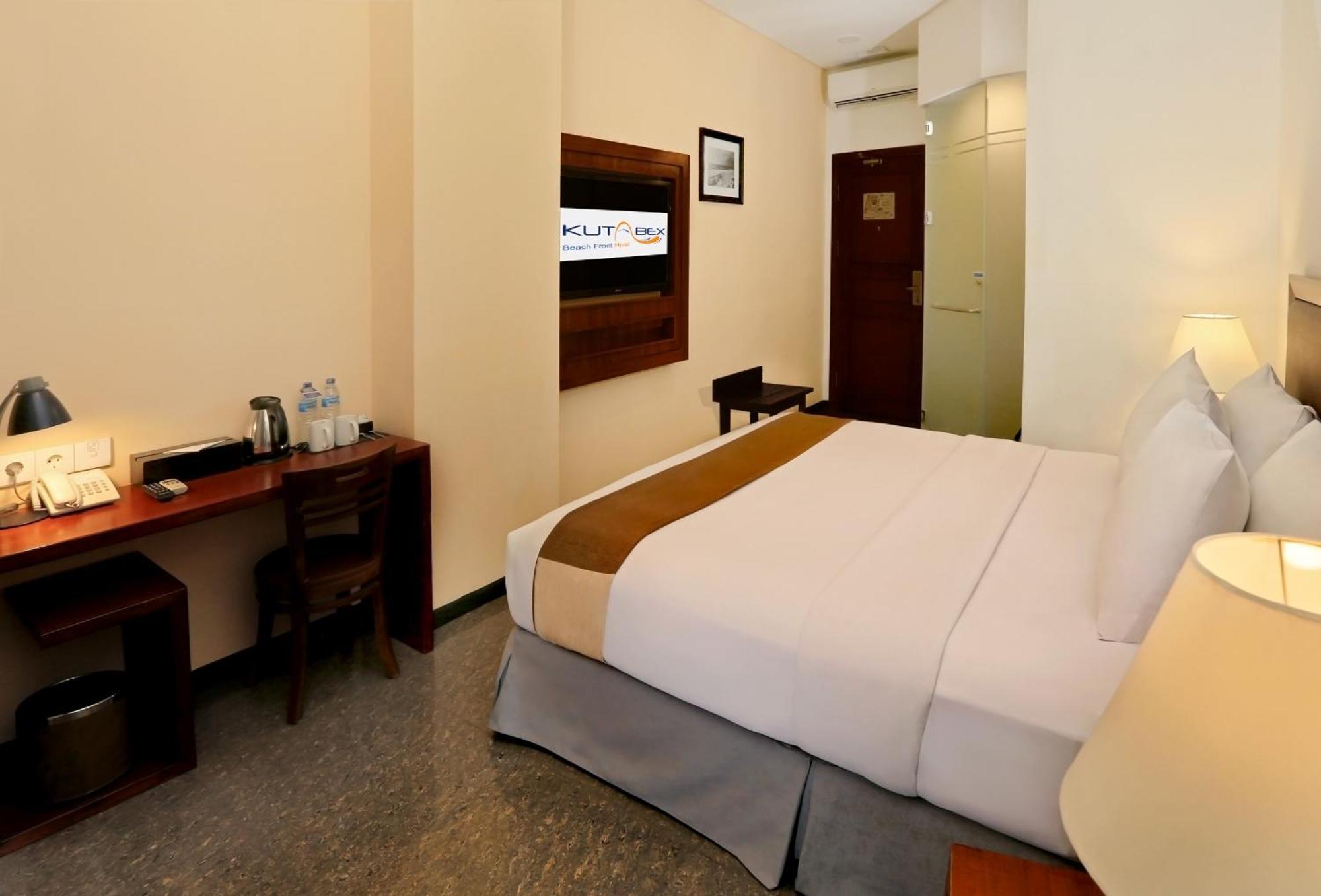 Kutabex Beachfront Hotel Кута Екстериор снимка