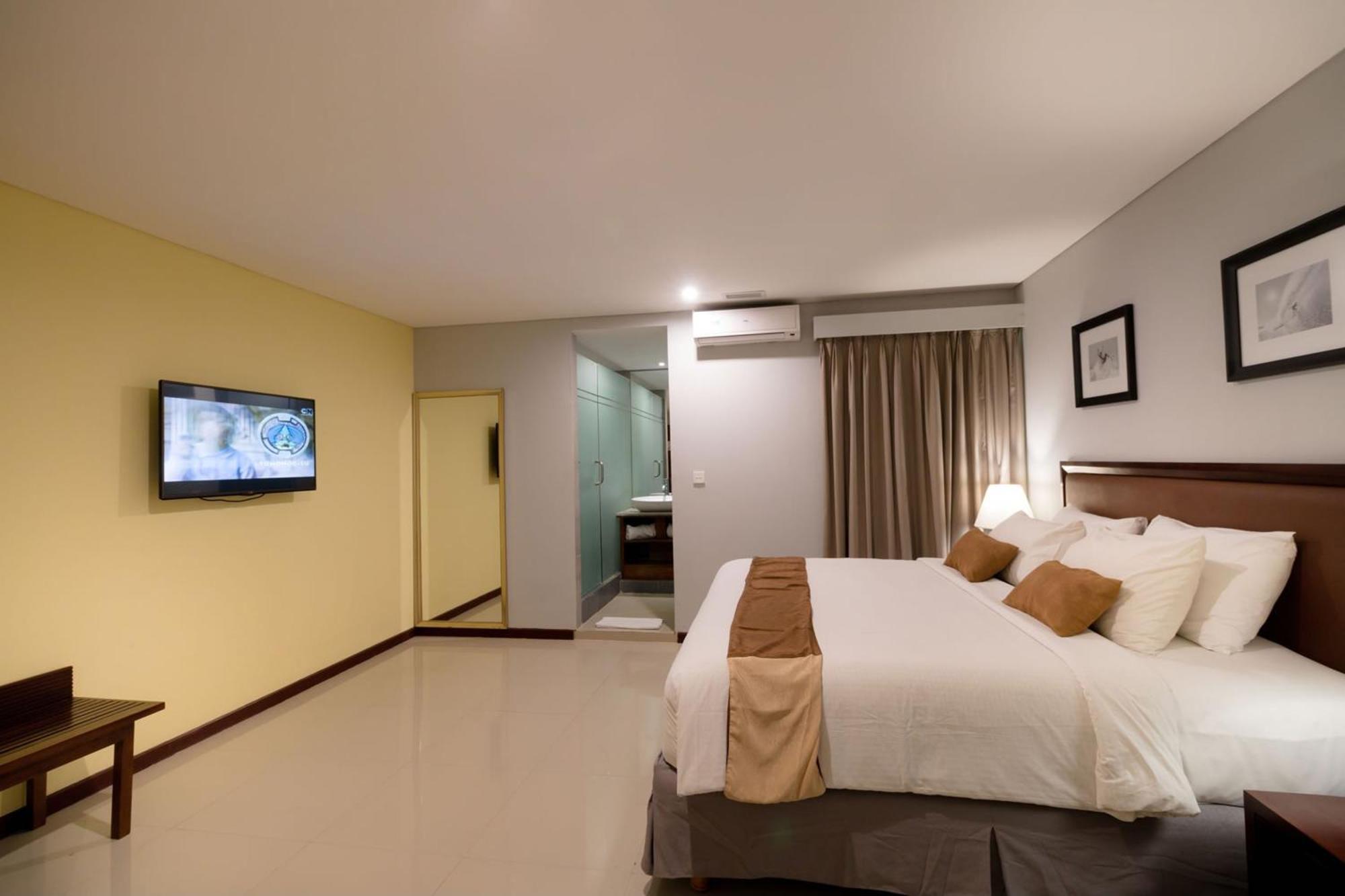 Kutabex Beachfront Hotel Кута Стая снимка