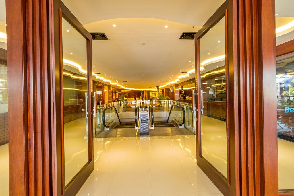 Kutabex Beachfront Hotel Кута Екстериор снимка