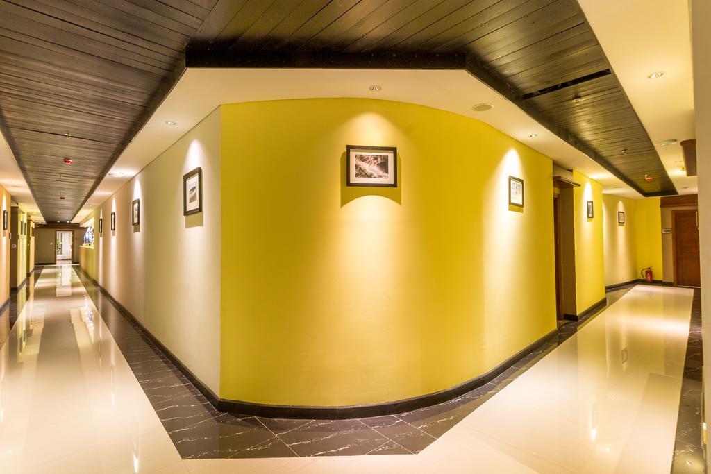 Kutabex Beachfront Hotel Кута Екстериор снимка
