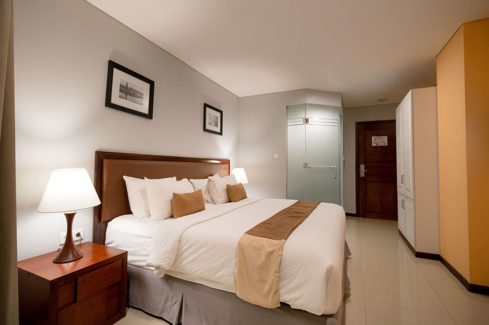 Kutabex Beachfront Hotel Кута Екстериор снимка