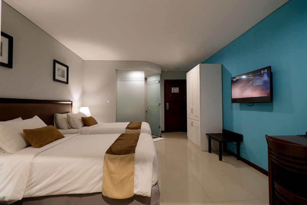Kutabex Beachfront Hotel Кута Екстериор снимка