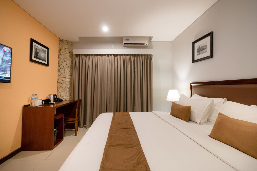 Kutabex Beachfront Hotel Кута Екстериор снимка