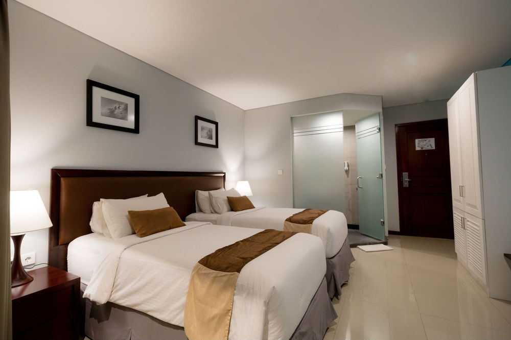 Kutabex Beachfront Hotel Кута Екстериор снимка
