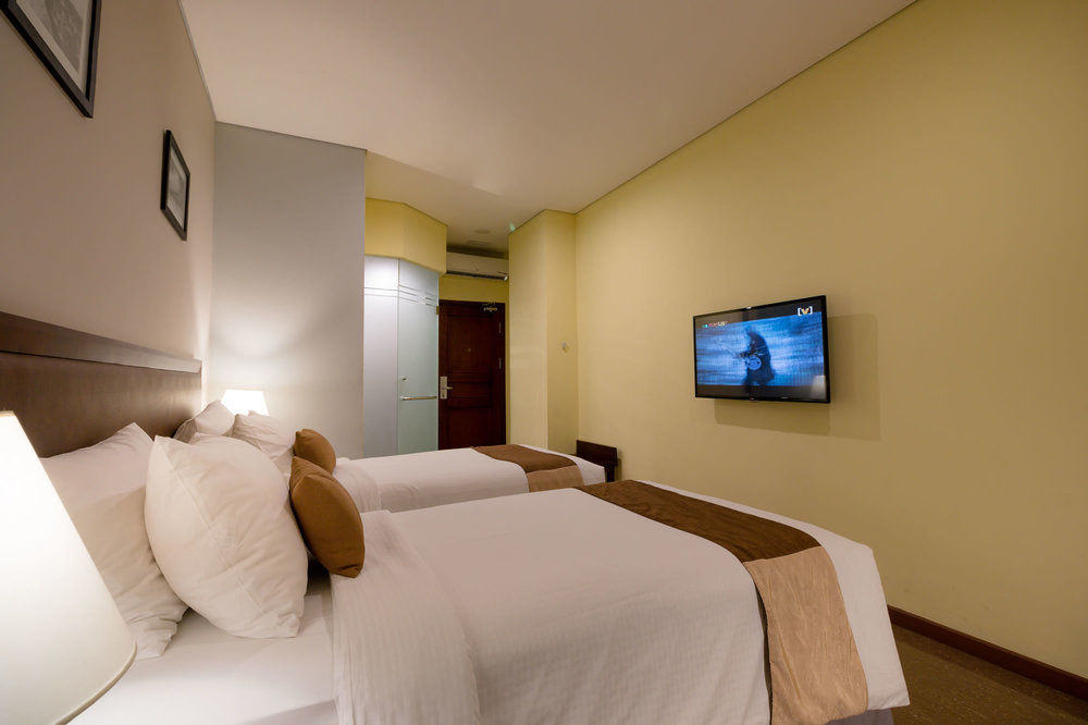 Kutabex Beachfront Hotel Кута Екстериор снимка