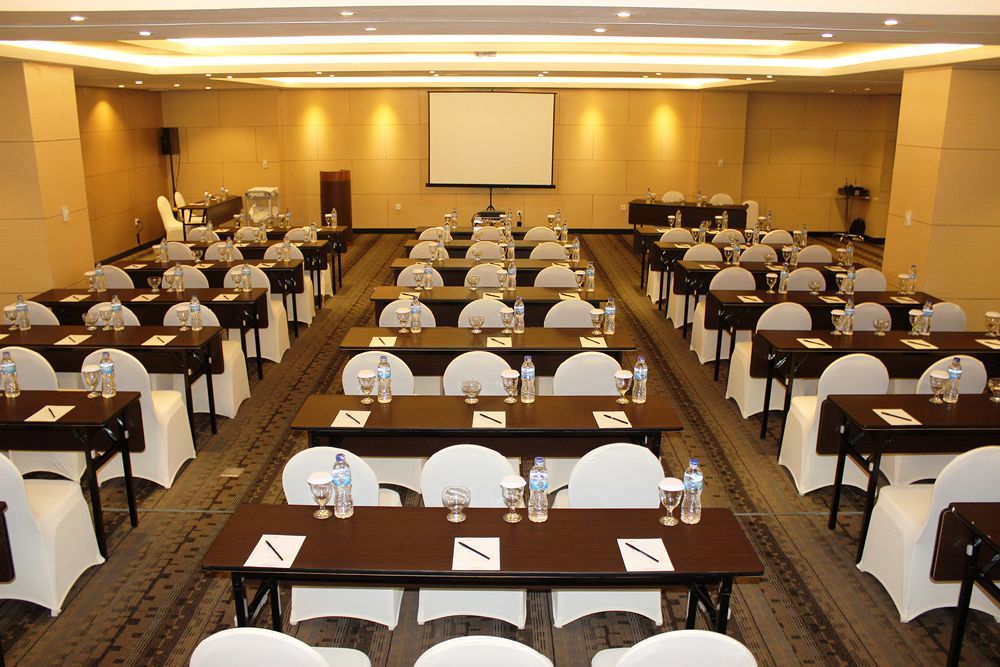 Kutabex Beachfront Hotel Кута Екстериор снимка